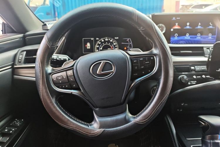 Used Lexus ES 2018 200 Excellence Edition China V Standard Steering Wheel