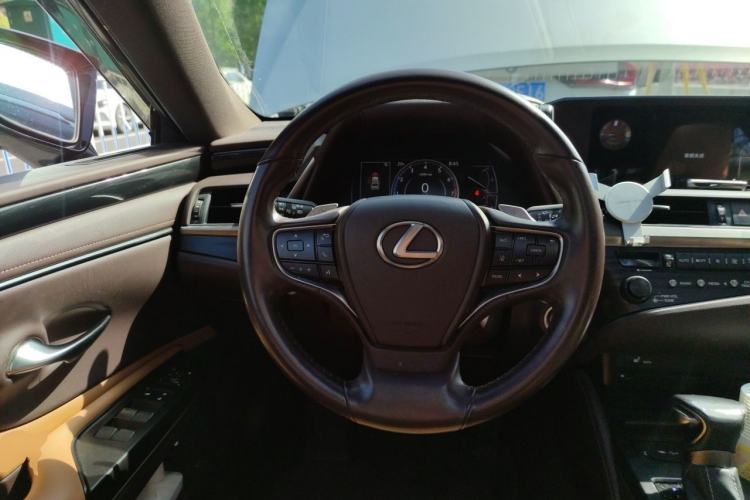 Used Lexus ES 2018 200 Excellence Edition China V Standard Steering Wheel