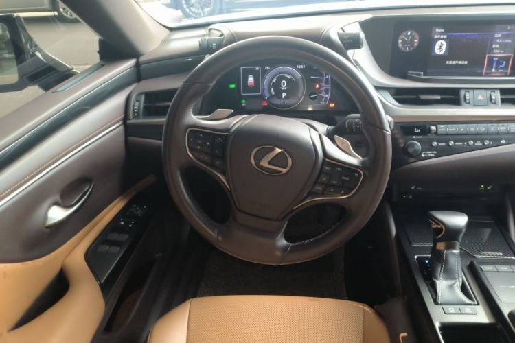 Used Lexus ES 2018 300h Premier Edition China VI Standard Steering Wheel