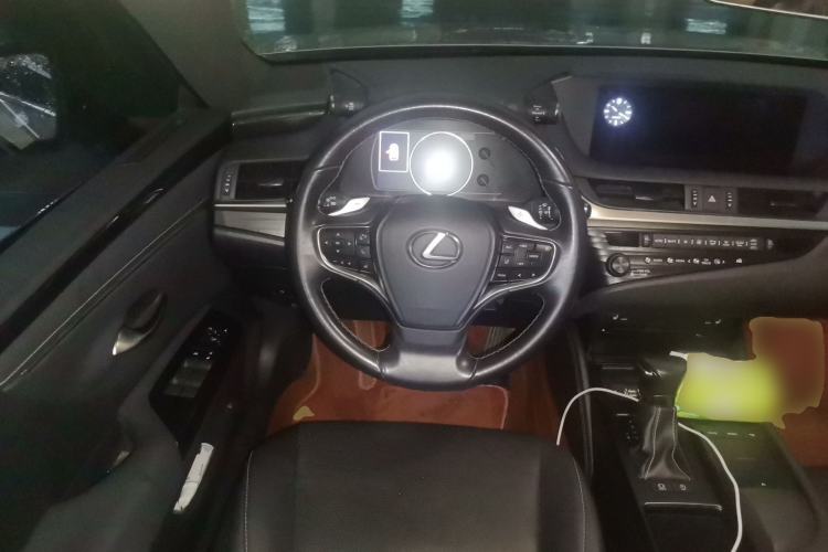 Used Lexus ES 2018 260 Excellence Edition China V Standard Steering Wheel