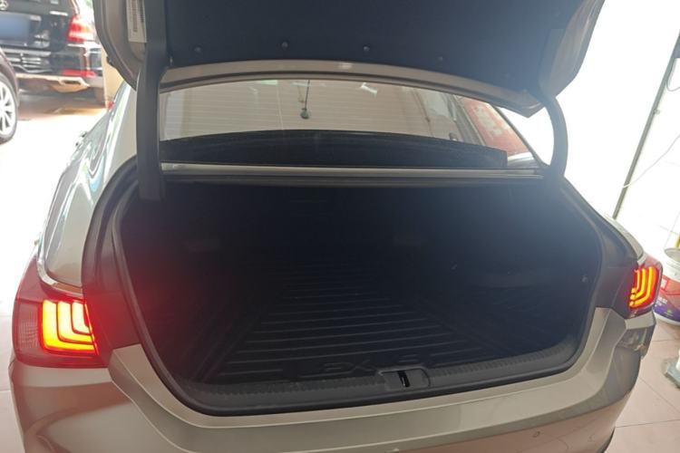 Used Lexus ES 2018 260 Excellence Edition China VI Standard Trunk