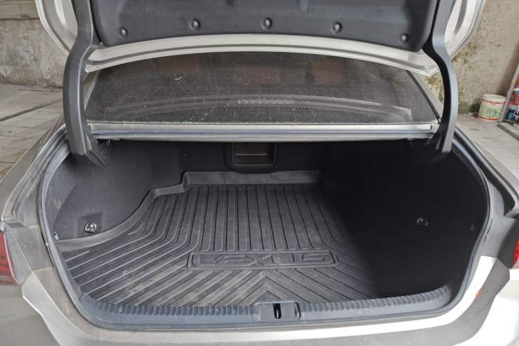 Used Lexus ES 2018 300h Premier Edition China VI Standard Trunk
