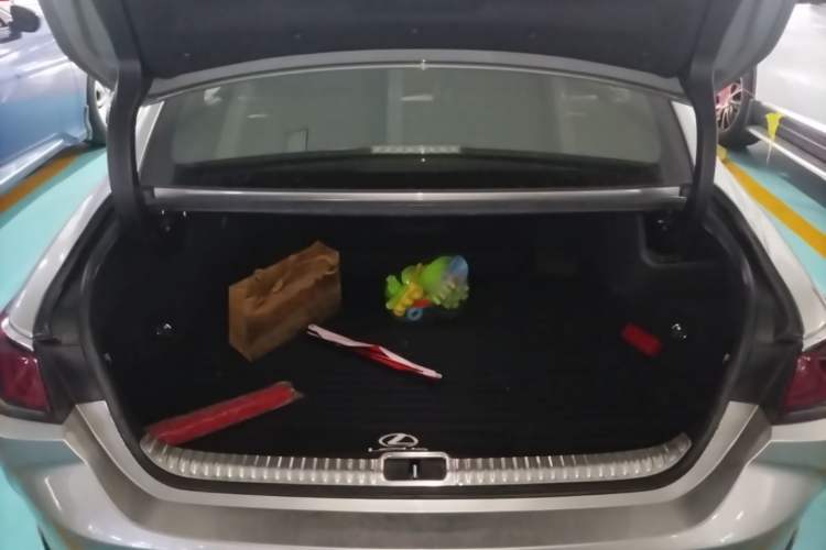 Used Lexus ES 2018 300h Premier Edition China V Standard Trunk