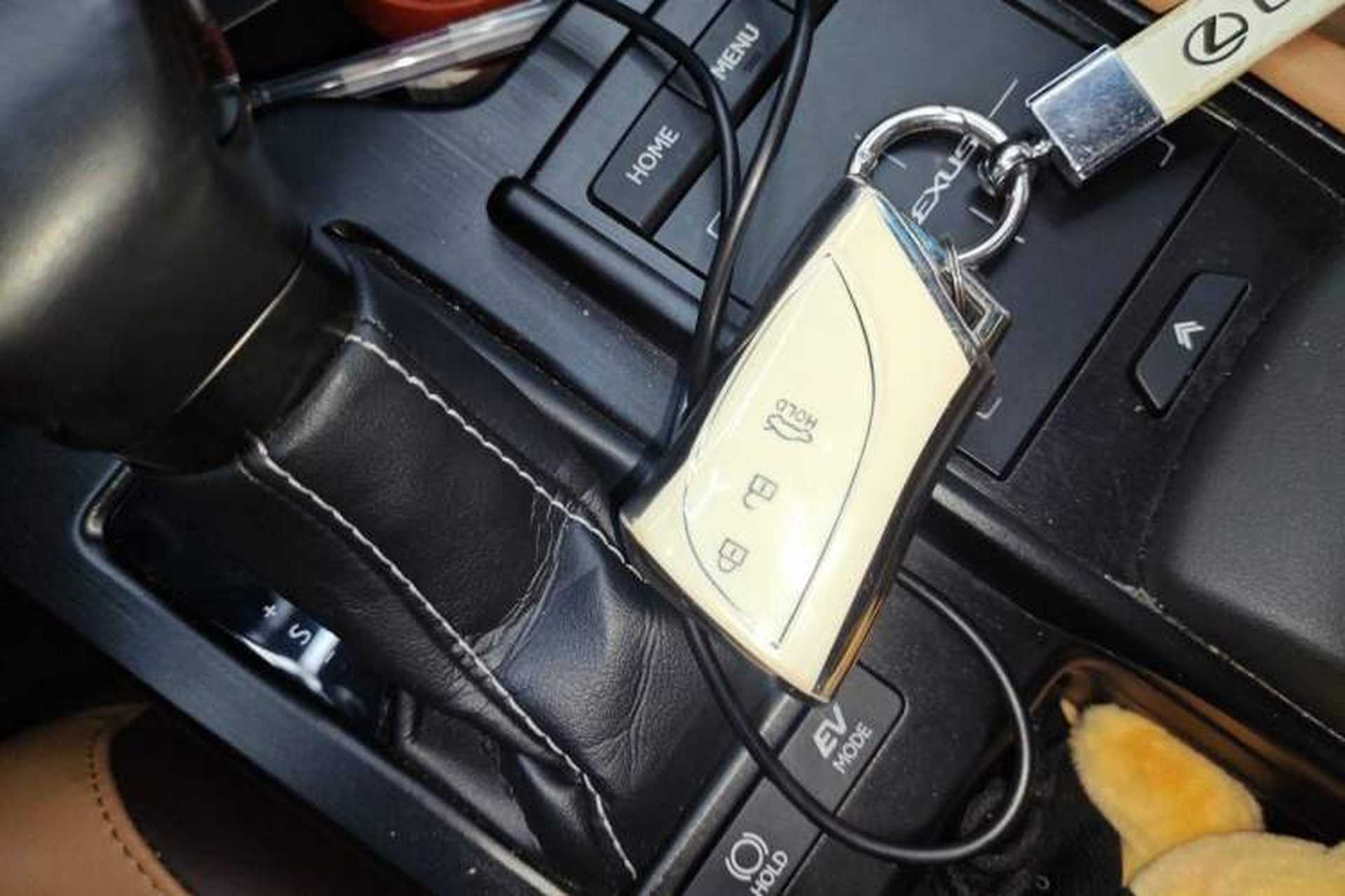 Used Lexus ES 2018 300h Premier Edition China VI Standard Vehicle Key