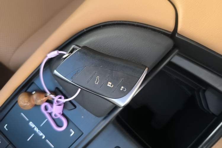Used Lexus ES 2018 200 Excellence Edition China V Standard Vehicle Key