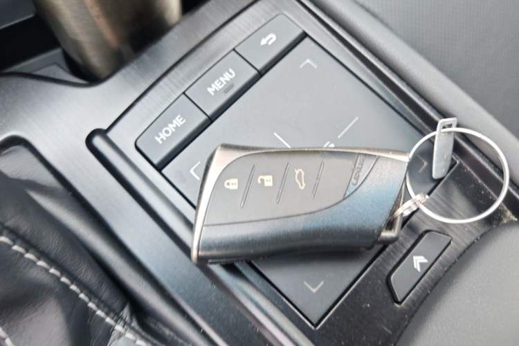 Used Lexus ES 2018 300h Premier Edition China V Standard Vehicle Key