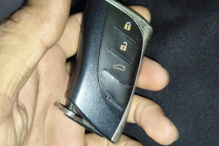 Used Lexus ES 2018 200 Excellence Edition China VI Standard Vehicle Key