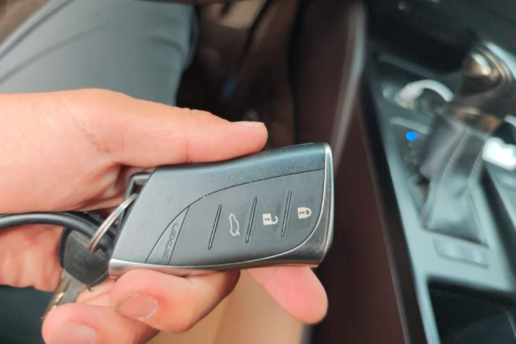 Used Lexus ES 2018 200 Excellence Edition China V Standard Vehicle Key