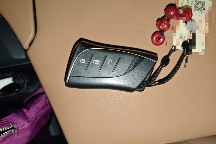 Used Lexus ES 2018 200 Excellence Edition China VI Standard Vehicle Key