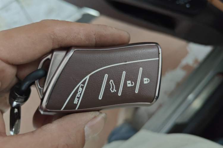 Used Lexus ES 2018 300h Premier Edition China VI Standard Vehicle Key