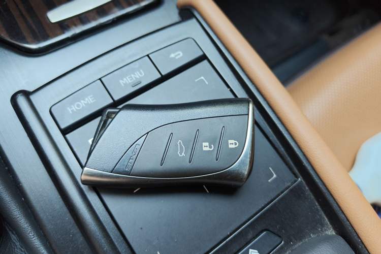 Used Lexus ES 2018 200 Luxury Edition China V Standard Vehicle Key