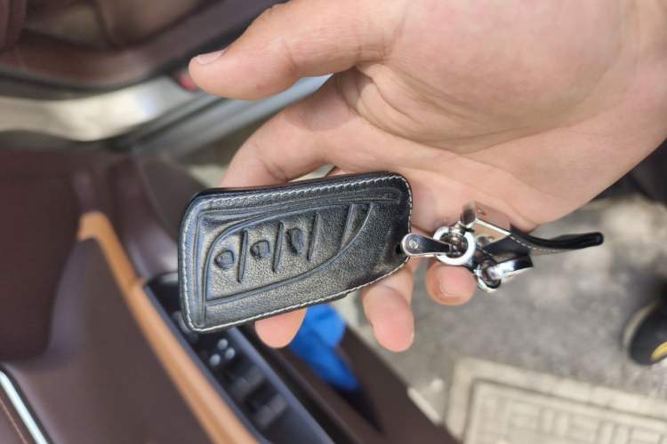 Used Lexus ES 2018 200 Excellence Edition China VI Standard Vehicle Key