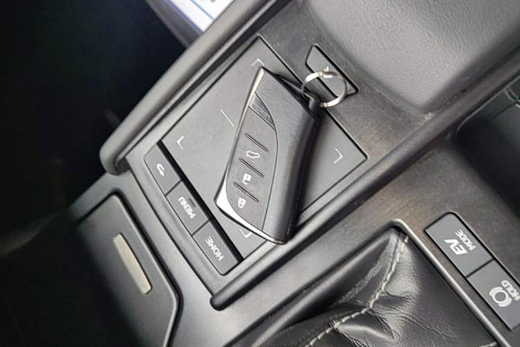 Used Lexus ES 2018 300h Premier Edition China VI Standard Vehicle Key