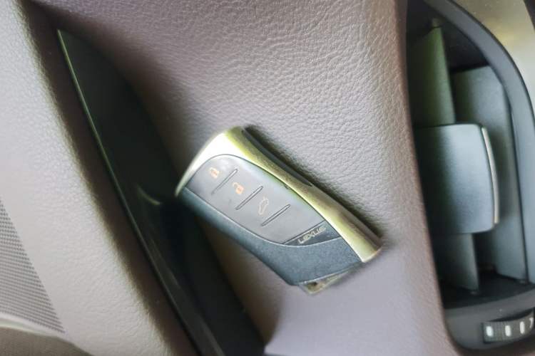 Used Lexus ES 2018 300h Premier Edition China V Standard Vehicle Key