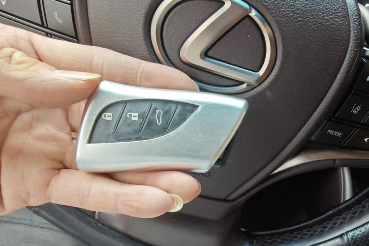 Used Lexus ES 2018 200 Excellence Edition China VI Standard Vehicle Key