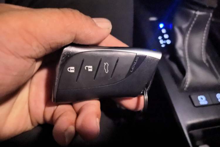 Used Lexus ES 2018 200 Excellence Edition China VI Standard Vehicle Key