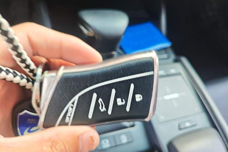 Used Lexus ES 2018 200 Excellence Edition China V Standard Vehicle Key