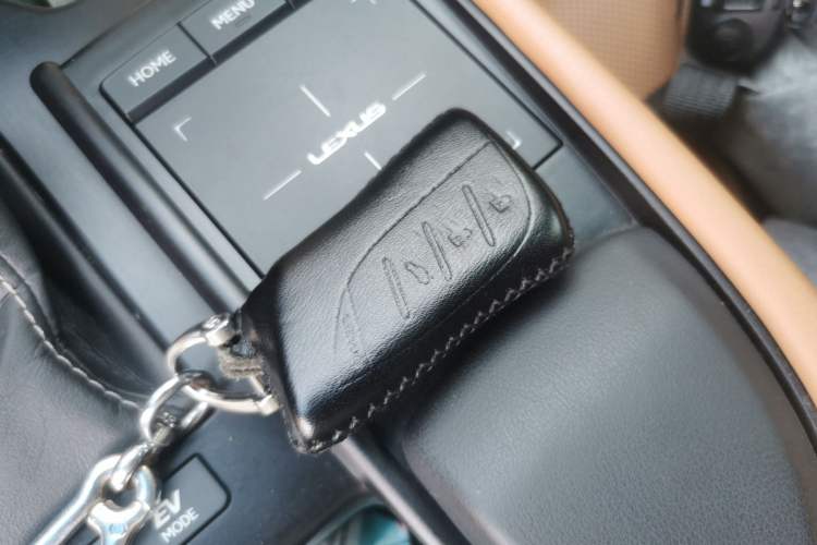 Used Lexus ES 2018 300h Premier Edition China VI Standard Vehicle Key