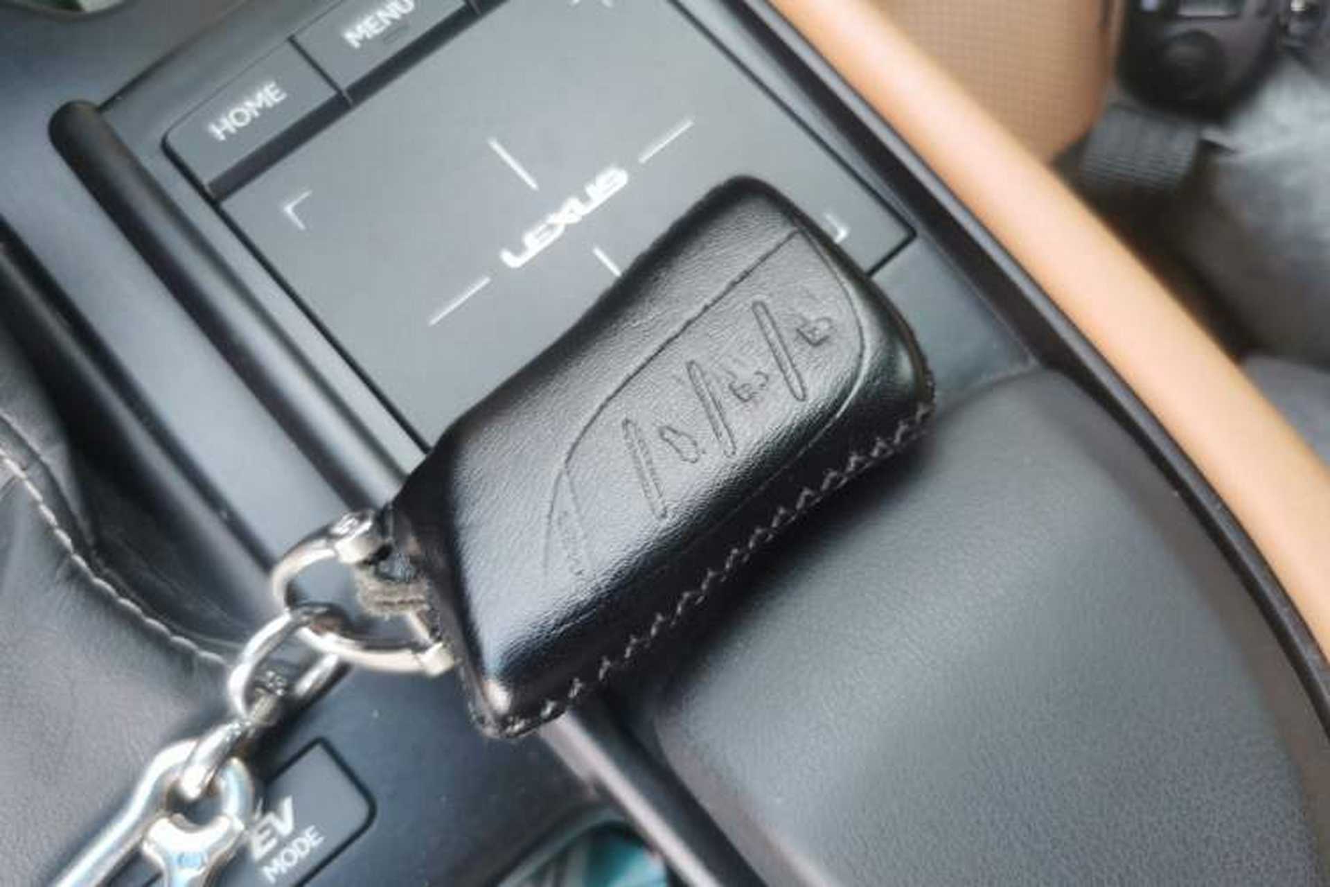 Used Lexus ES 2018 300h Premier Edition China VI Standard Vehicle Key