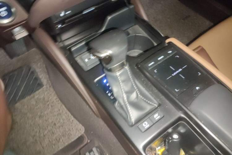Used Lexus ES 2018 300h Premier Edition China V Standard Vehicle Key