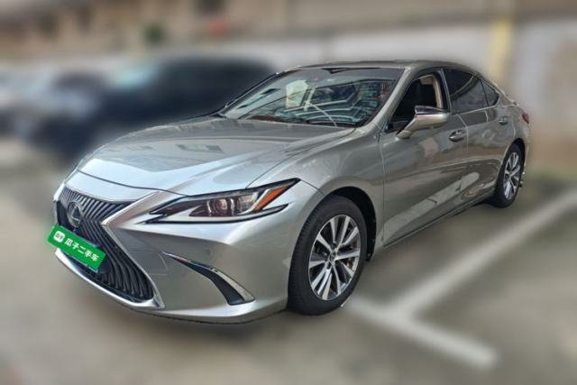 Ojetý Lexus ES 2018 200 Excellence Edition China V Standard