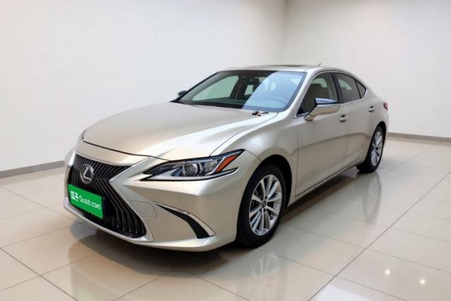 Ojetý Lexus ES 2018 300h Premier Edition China VI Standard