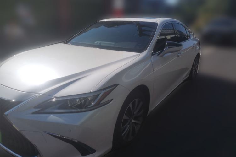 Used Lexus ES 2018 200 Excellence Edition China V Standard Guazi used car, China used car export, Used car for sale, Used Lexus cars, Cheapest cars for sale