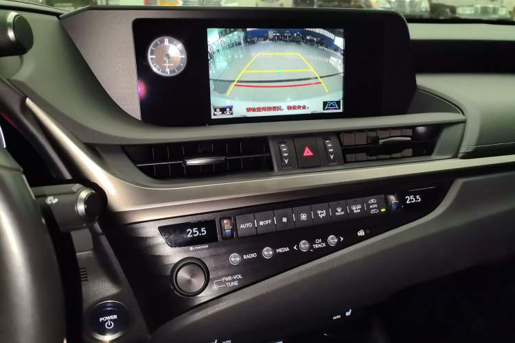 Used Lexus ES 2018 300h Premier Edition China VI Standard Audio And AC Panel