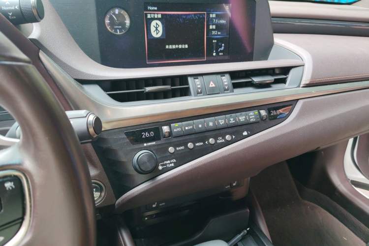 Used Lexus ES 2018 200 Excellence Edition China VI Standard Audio And AC Panel