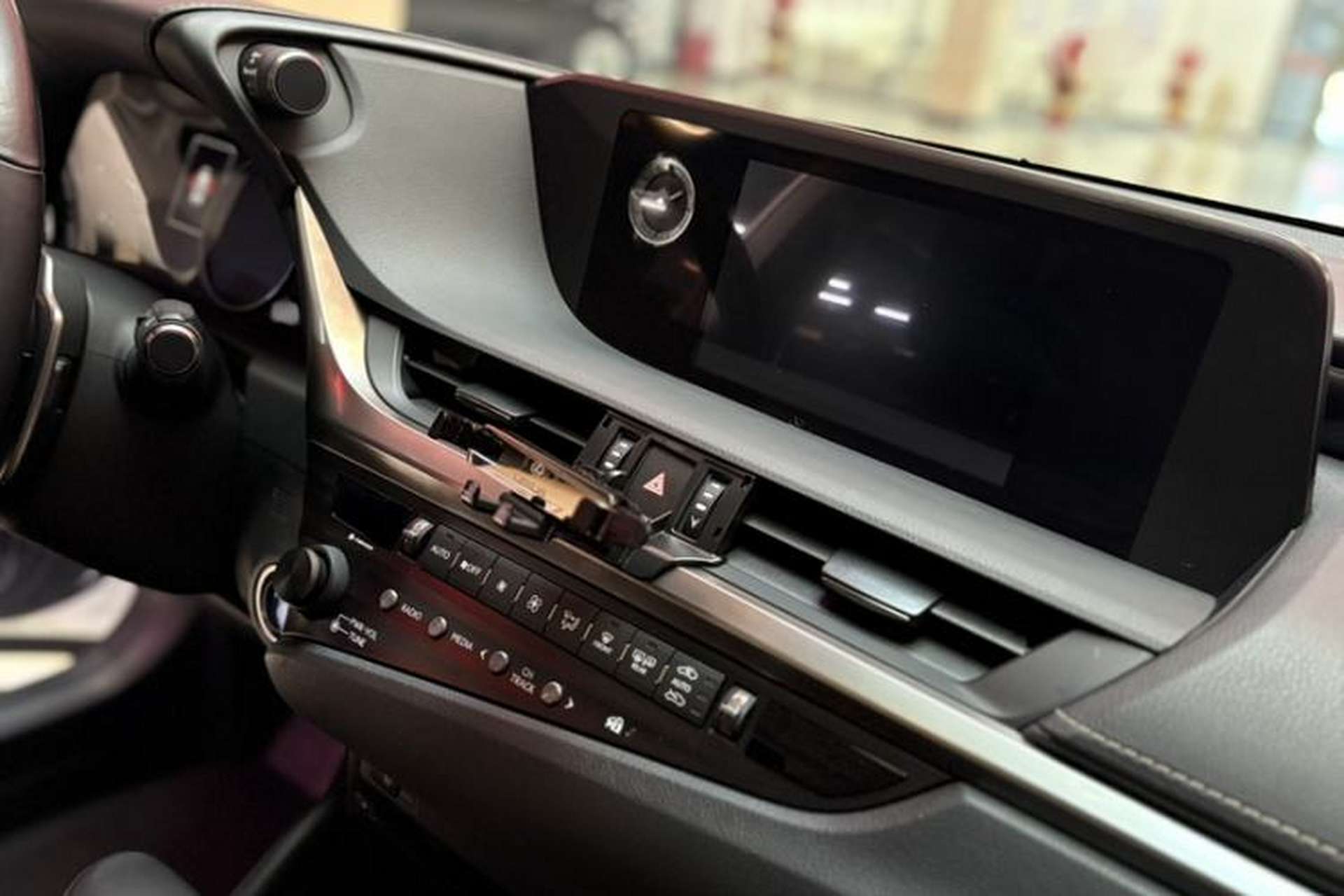 Used Lexus ES 2018 300h Premier Edition China VI Standard Audio And AC Panel