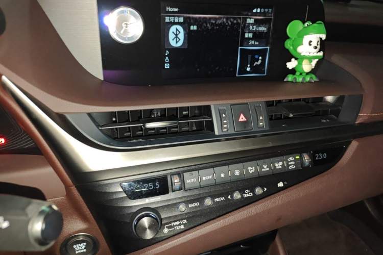Used Lexus ES 2018 200 Excellence Edition China VI Standard Audio And AC Panel