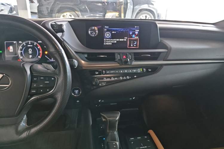 Used Lexus ES 2018 300h Premier Edition China VI Standard Audio And AC Panel