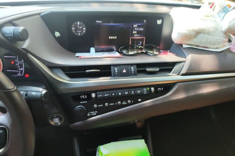 Used Lexus ES 2018 200 Excellence Edition China V Standard Audio And AC Panel