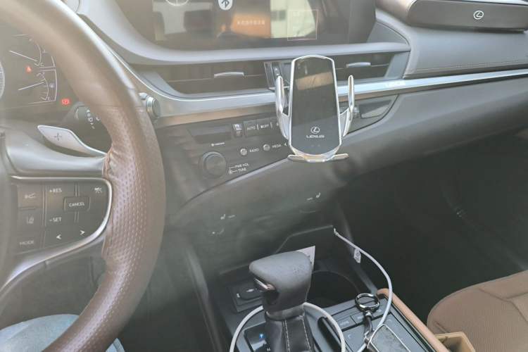 Used Lexus ES 2018 300h Premier Edition China VI Standard Audio And AC Panel