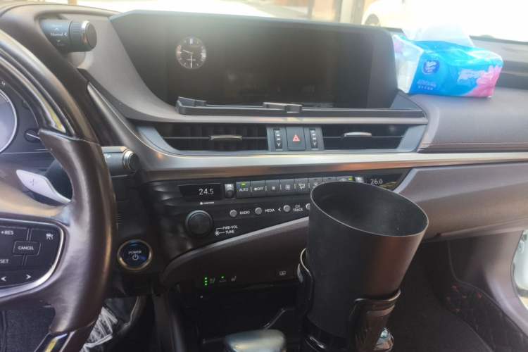Used Lexus ES 2018 300h Premium Edition China V Standard Audio And AC Panel