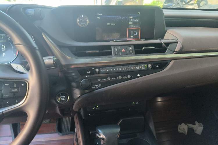 Used Lexus ES 2018 200 Excellence Edition China VI Standard Audio And AC Panel