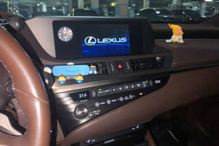 Used Lexus ES 2018 300h Premier Edition China V Standard Audio And AC Panel
