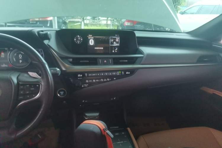 Used Lexus ES 2018 300h Premier Edition China V Standard Audio And AC Panel