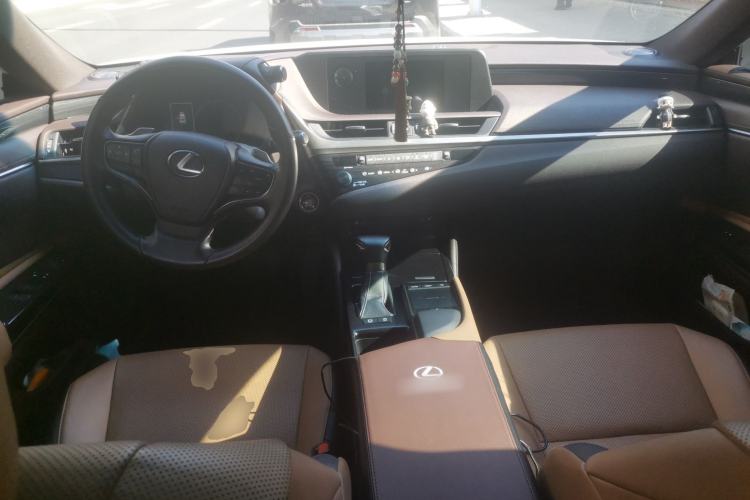 Used Lexus ES 2018 200 Excellence Edition China V Standard Center Console