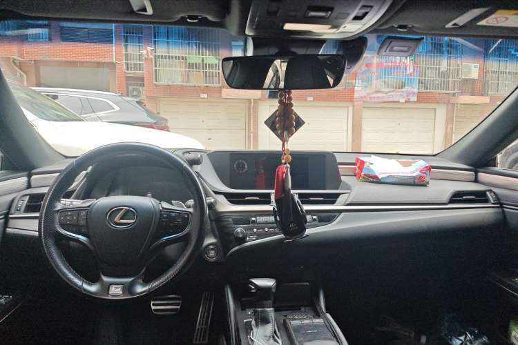 Used Lexus ES 2018 260 F SPORT China V Standard Center Console