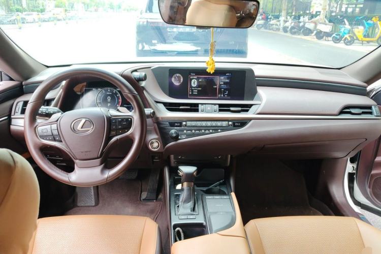 Used Lexus ES 2018 200 Excellence Edition China VI Standard Center Console