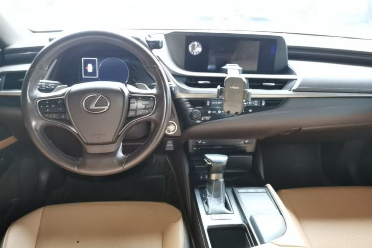 Used Lexus ES 2018 200 Excellence Edition China V Standard Center Console