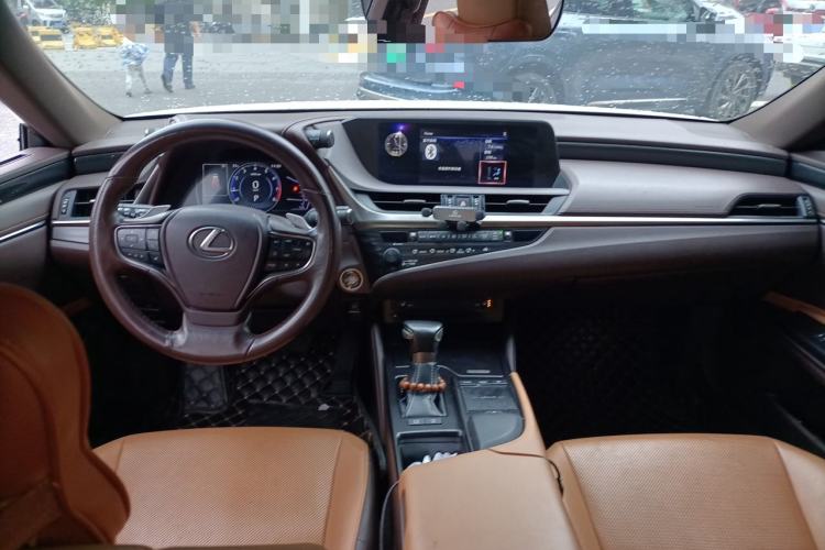 Used Lexus ES 2018 200 Excellence Edition China V Standard Center Console