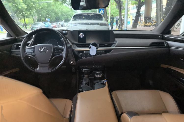 Used Lexus ES 2018 200 Luxury Edition China V Standard Center Console