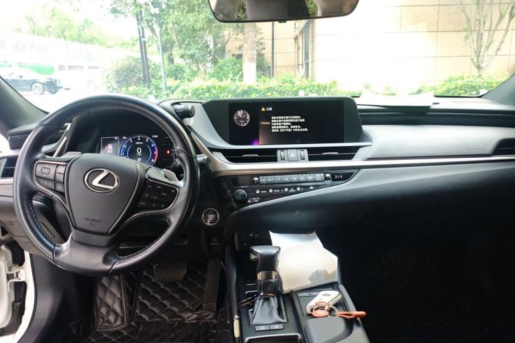 Used Lexus ES 2018 200 Excellence Edition China V Standard Center Console