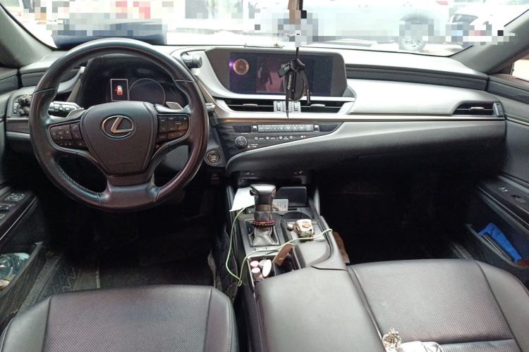 Used Lexus ES 2018 200 Excellence Edition China V Standard Center Console