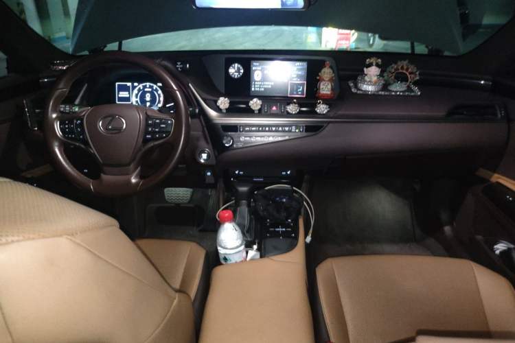 Used Lexus ES 2018 200 Excellence Edition China V Standard Center Console