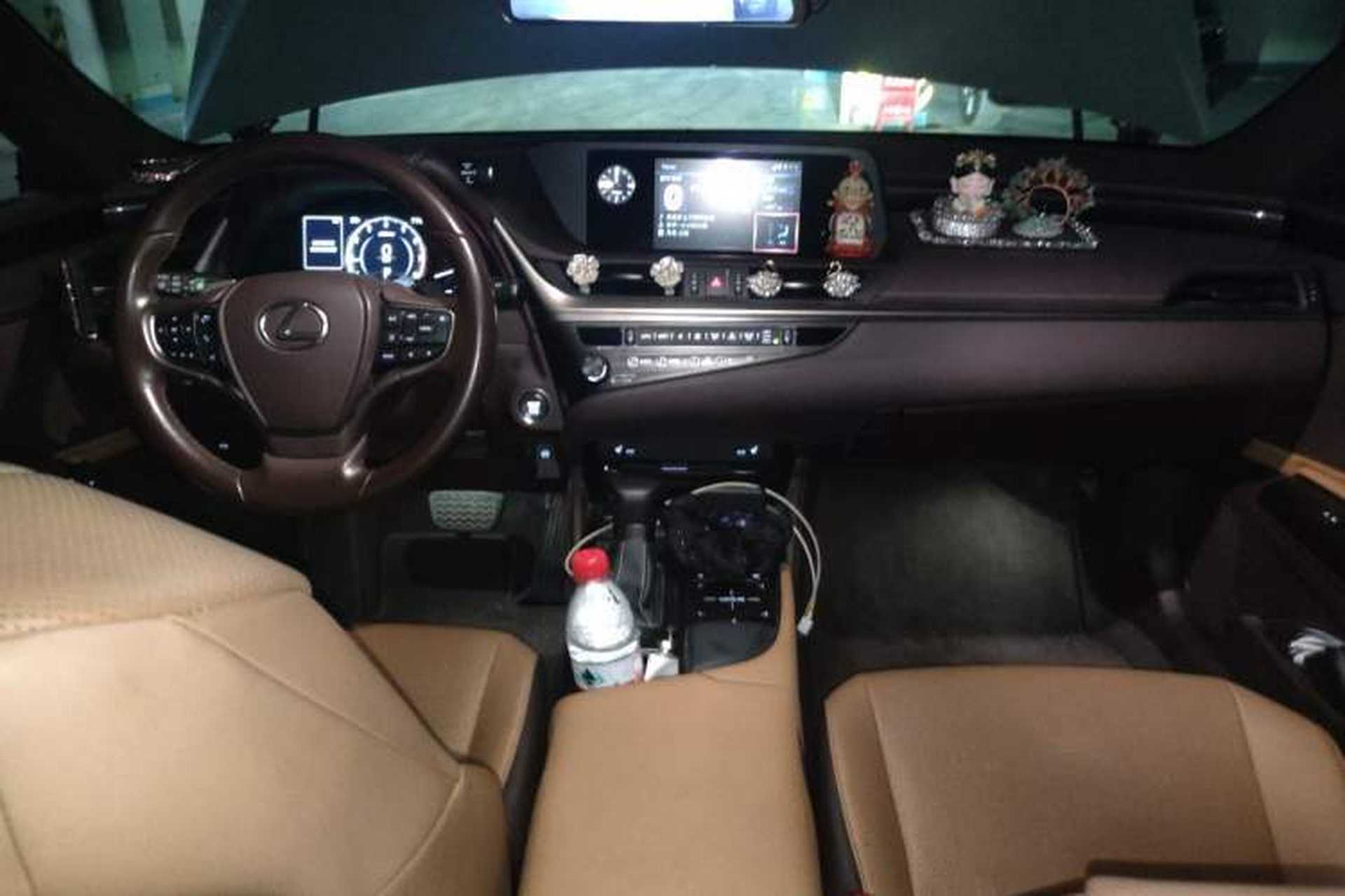 Used Lexus ES 2018 200 Excellence Edition China V Standard Center Console