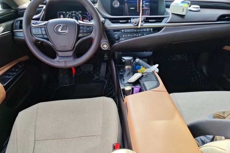 Used Lexus ES 2018 260 Excellence Edition China V Standard Center Console
