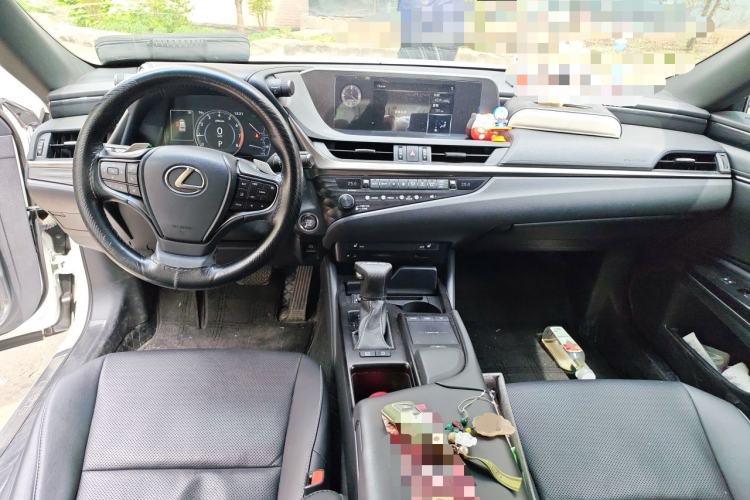 Used Lexus ES 2018 200 Excellence Edition China V Standard Center Console